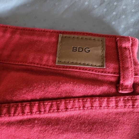 RED HIGH RISE DENIM SHORTS - Picture 3 of 4